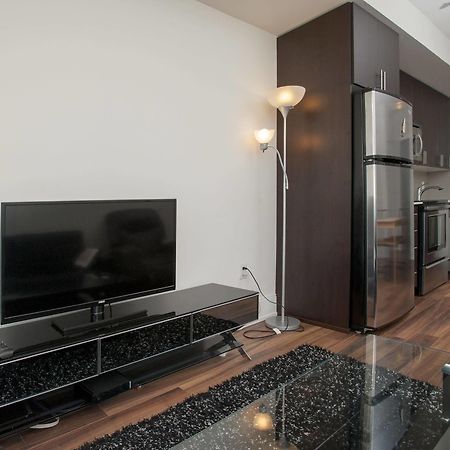 Life Suites Luxury Downtown Condos Торонто Екстериор снимка