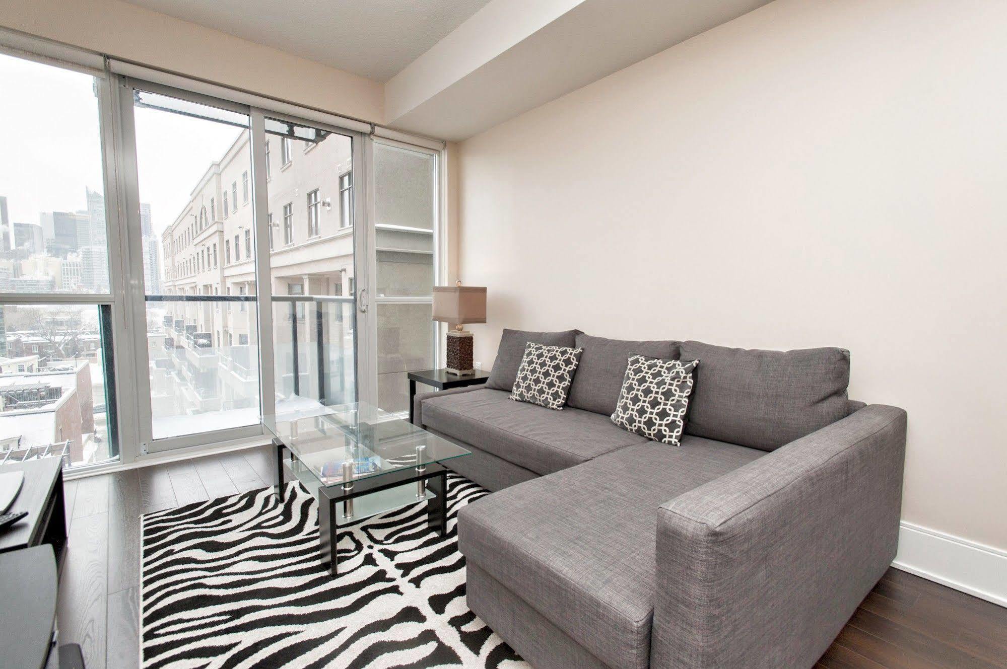 Life Suites Luxury Downtown Condos Торонто Екстериор снимка