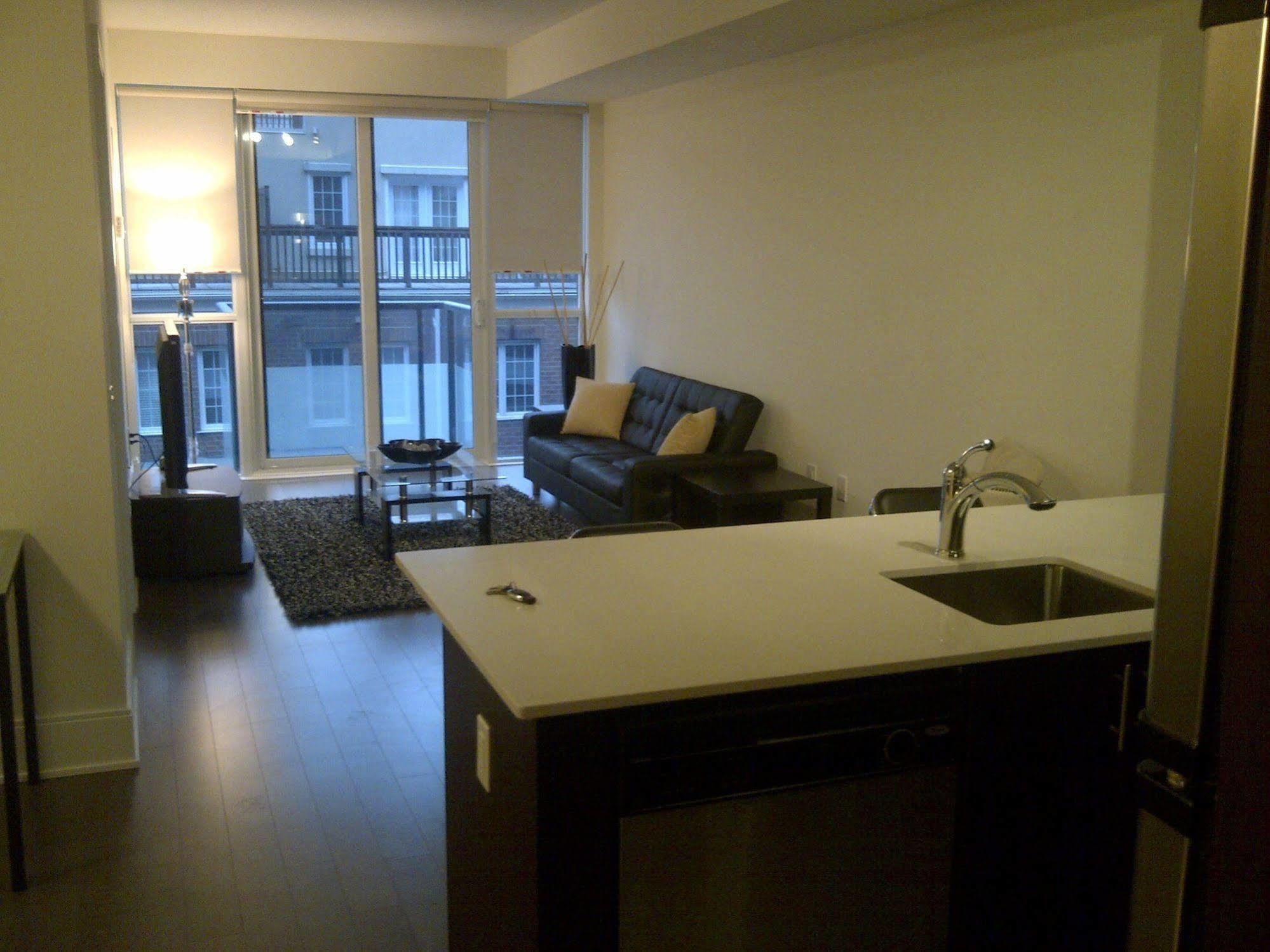 Life Suites Luxury Downtown Condos Торонто Екстериор снимка