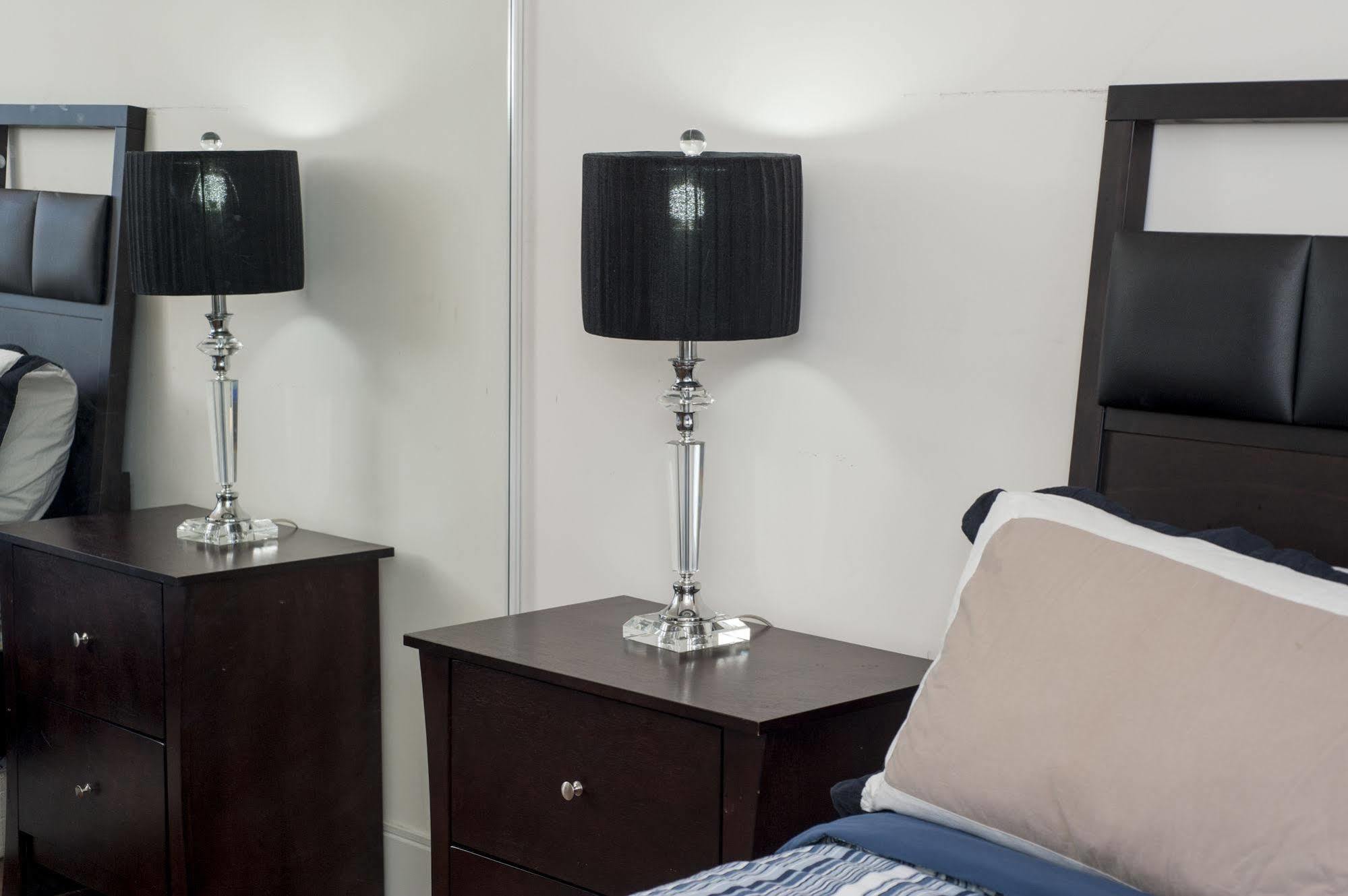 Life Suites Luxury Downtown Condos Торонто Екстериор снимка