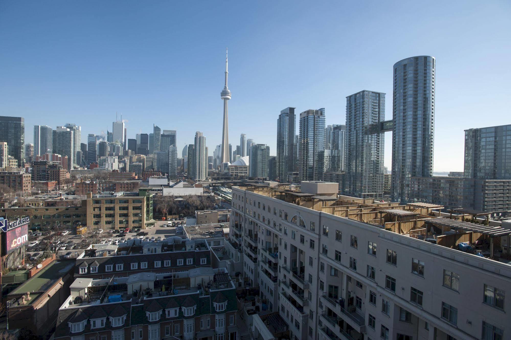 Life Suites Luxury Downtown Condos Торонто Екстериор снимка