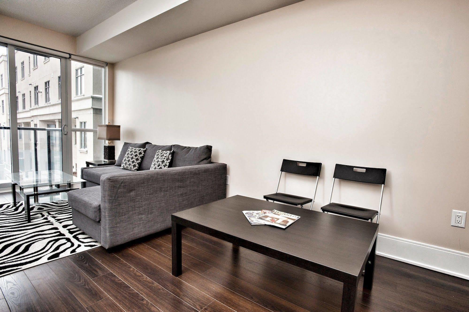Life Suites Luxury Downtown Condos Торонто Екстериор снимка